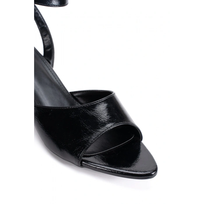 ​​​​​​​Kadın Siyah Tek Bant Kısa İnce Topuklu Yazlık Ayakkabı