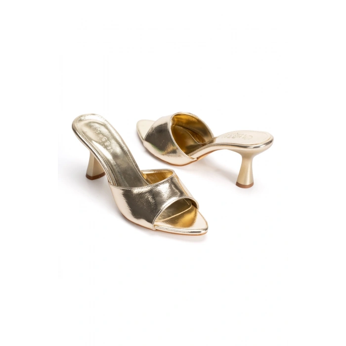 Kadın Altın Rugan 7 cm İnce Topuklu Rahat ve Şık Terlik