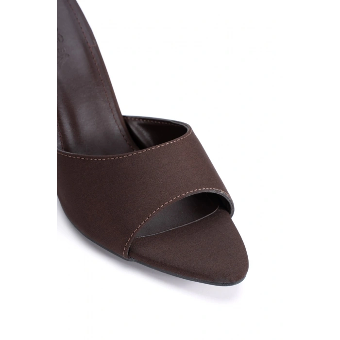 Kadın Kahverengi Saten 7 cm İnce Topuklu Rahat ve Şık Terlik