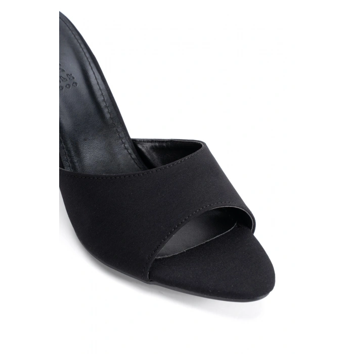 Kadın Siyah Saten 7 cm İnce Topuklu Rahat ve Şık Terlik