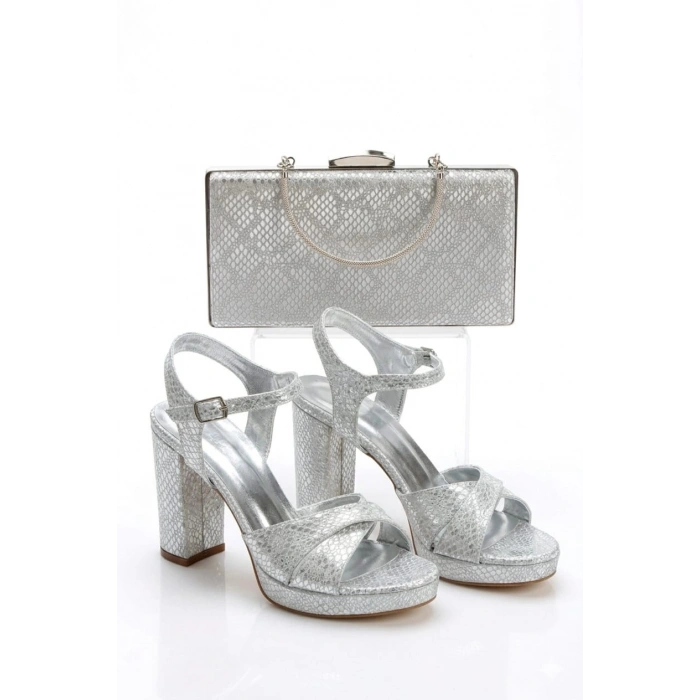 Kadın Gümüş Kedigözü Detaylı Platformlu ve Kalın Topuklu Rahat ve Şık Abiye Ayakkabı ve Çanta Kombini