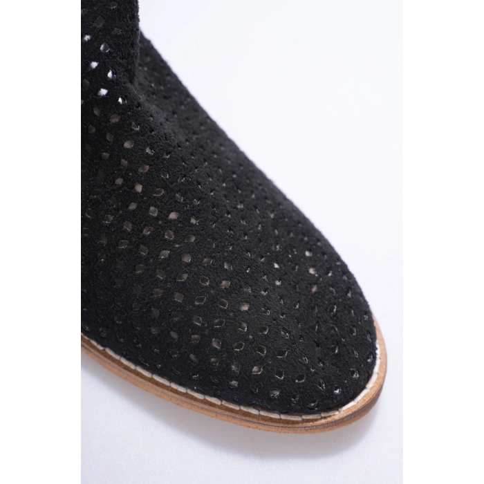 Kadın Siyah Lazer Kesimli Delik Detaylı Günlük Rahat ve Şık Westren Tarzı Yazlık Bot