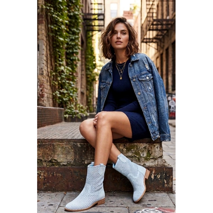 Kadın Mavi  Lazer Kesimli Delik Detaylı Günlük Rahat ve Şık Westren Tarzı Yazlık Bot