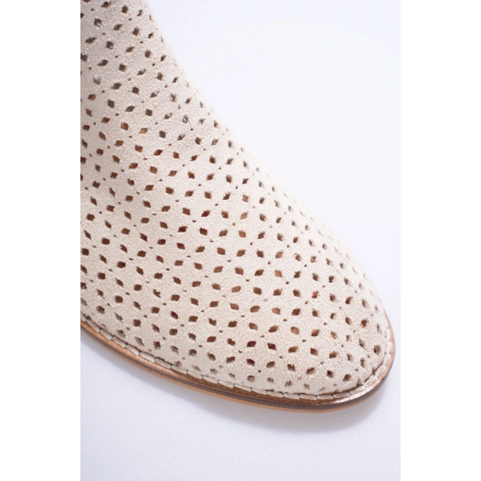 Kadın Bej Lazer Kesimli Delik Detaylı Günlük Rahat ve Şık Westren Tarzı Yazlık Bot