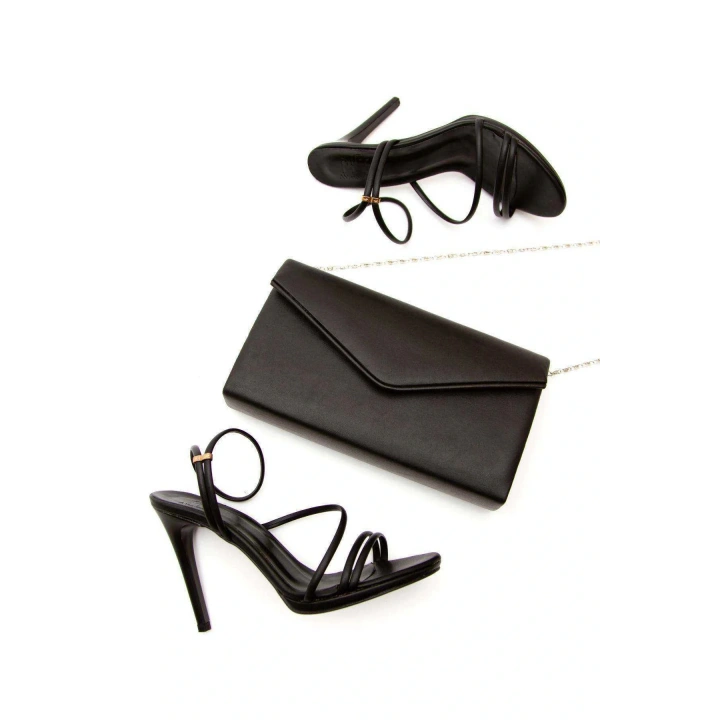 Kadın Siyah Suni Deri Cilt Bilekten Ayarlamalı Platformlu Ayakkabı Ve Şık Çanta Kombini