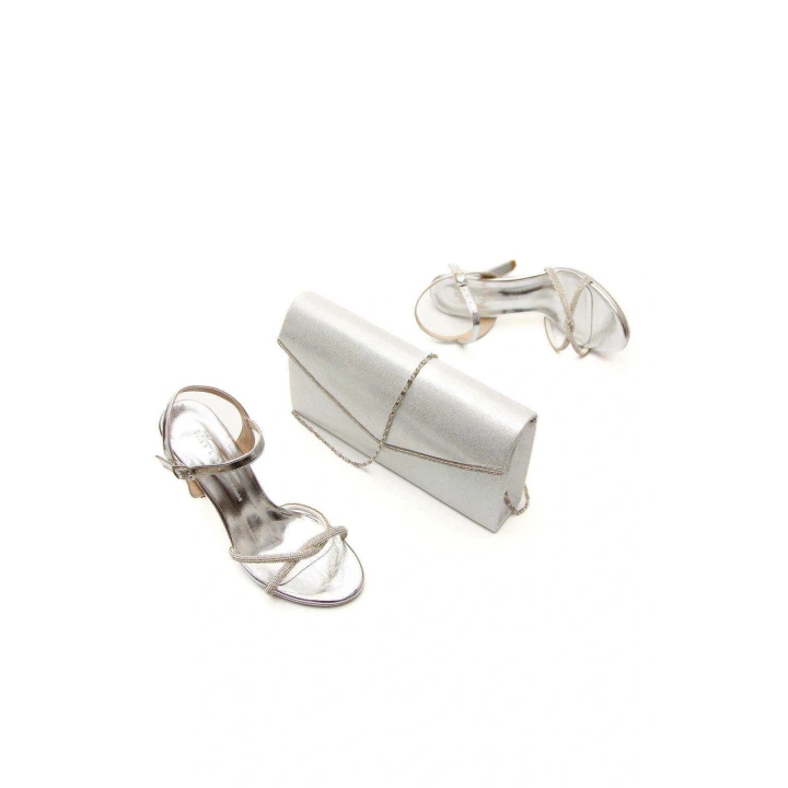 Kadın Gümüş Kırışık Rugan Parlak Damla Taşlı Platformlu Yazlık Abiye Ayakkabı Ve Şık Çanta Kombini