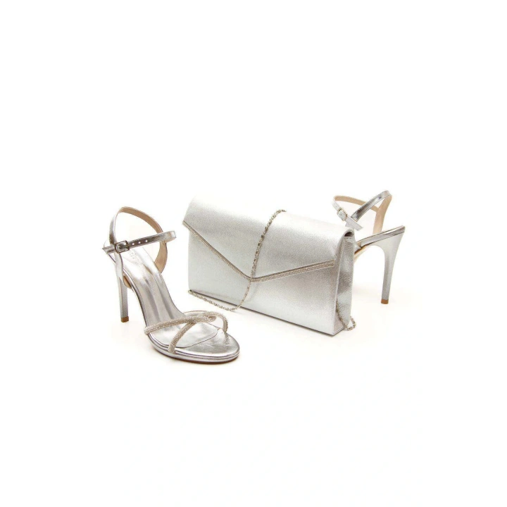 Kadın Gümüş Kırışık Rugan Parlak Damla Taşlı Platformlu Yazlık Abiye Ayakkabı Ve Şık Çanta Kombini