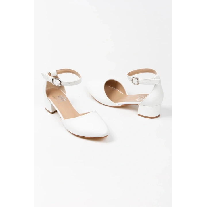 Kadın Beyaz Suni Deri Cilt Arkası Kapalı Kısa Kalın Topuklu Rahat Ve Şık Karnı Yarık Ayakkabı