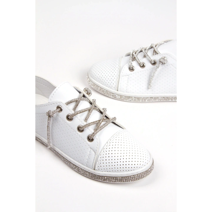 Kadın Snekar Beyaz Tabanı Ve Bağcıkları Taşlı Şık Ve Rahat Spor Ayakkabı