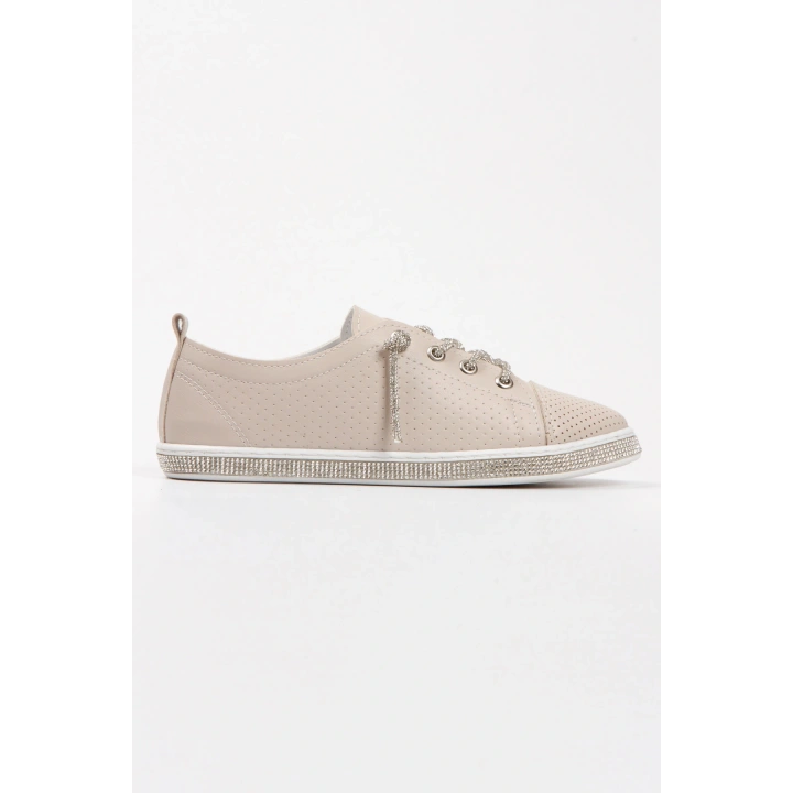 Bej Snekar Beyaz Tabanı ve Bağcıkları Taşlı Şık ve Rahat Spor Ayakkabı