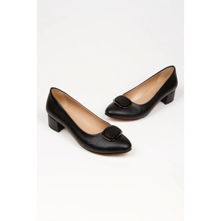 Kadın Siyah Suni Deri Cilt Stiletto 3 cm Kısa Kalın Topuklu Şık Toka Detaylı Rahat Stiletto