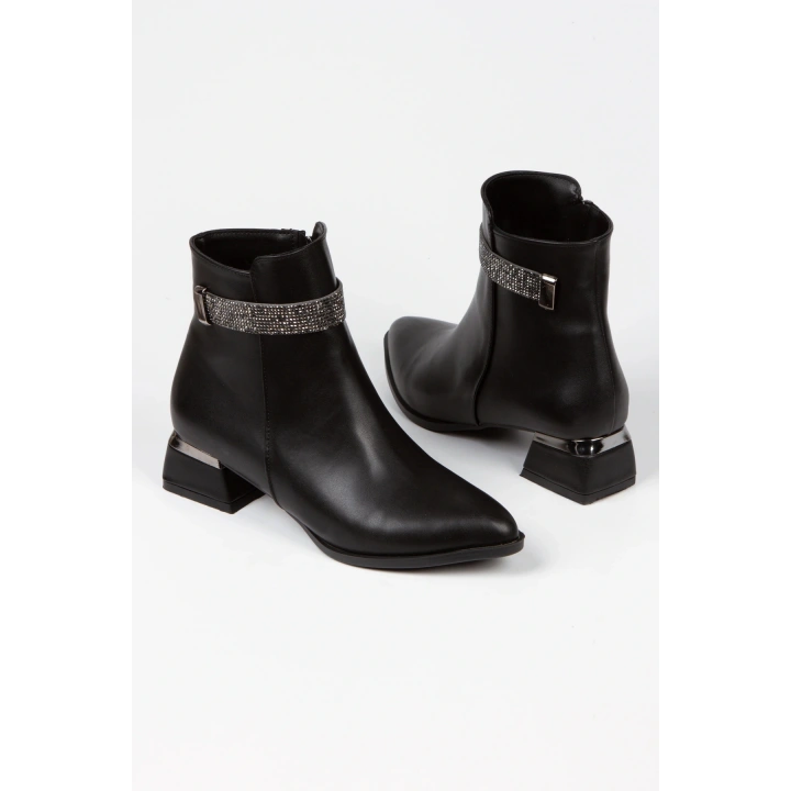 Kadın Siyah Suni Deri Cilt Şık Parlak Taş Bant Detaylı Galvaniz Kalın Topuklu Rahat Bot