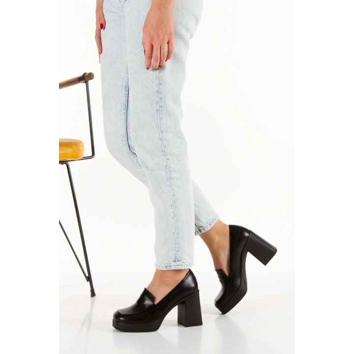 Kadın Siyah Mat Rugan Loafer Yeni Tarz Küt Burunlu Hafif ve Yüksek Topuklu Rahat Ayakkabı