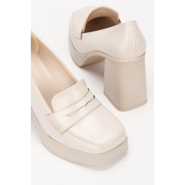 Kadın Bej Mat Rugan Loafer Yeni Tarz Küt Burunlu Hafif ve Yüksek Topuklu  Rahat Ayakkabı