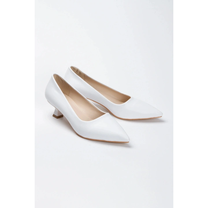 Kadın Beyaz Suni Deri Cilt Kısa Kadeh Topuklu Rahat Ve Şık Stiletto