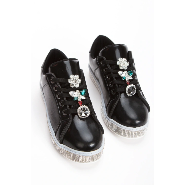 Kadın Siyah  Kırışık Beyaz Taşlı Tabanı ve Bağcıkları Şık Taş Detaylı Rahat Spor Ayakkabı