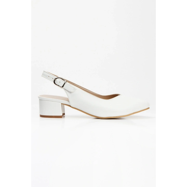 Kadın Beyaz   Suni Deri Cİlt Arkası Açık Kısa Kalın Topuklu Şık ve Rahat Stiletto