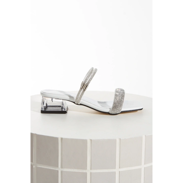 Kadın Beyaz Abiye Parlak Damla Taşlı Bilekten Ayarlamalı Şık Klipsli Yazlık  ve Rahat Ayakkabı