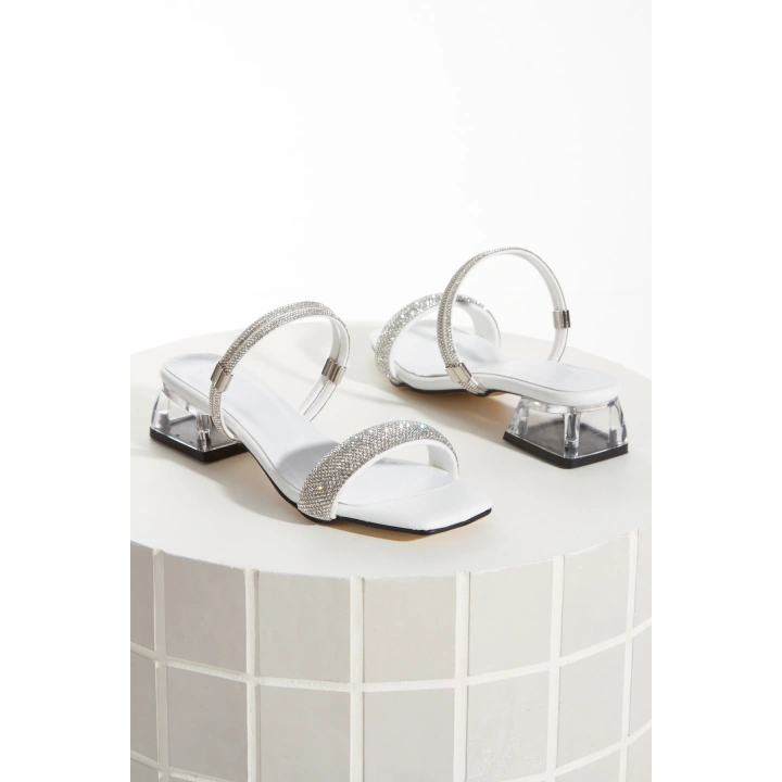 Kadın Beyaz Abiye Parlak Damla Taşlı Bilekten Ayarlamalı Şık Klipsli Yazlık  ve Rahat Ayakkabı