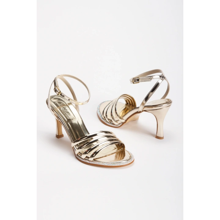 Kadın Altın Rugan Burun Şık Taş Detaylı 4 Sıralı Biyeli Abiye Ayakkabı