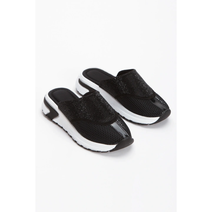 Kadın Siyah Kalın Tabanlı Burnu Fileli Şık Taş Detaylı Rahat Terlik