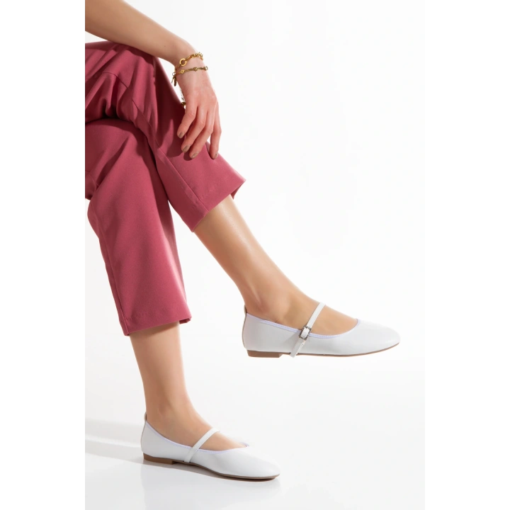 Kadın Beyaz Suni Deri Cilt  Düz Topuklu  Rahat Babet Ayakkabı