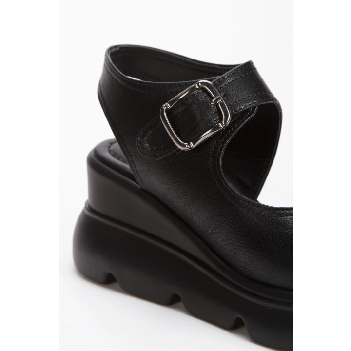 Kadın Siyah Yüksek  Kalın  Tabanlı  Rahat Sandalet