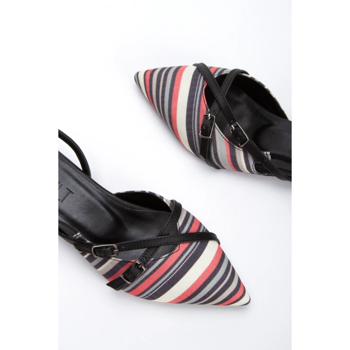 Kadın Siyah Düz Topuklu Çapraz Toka Detaylı Rahat Babet Ayakkabı