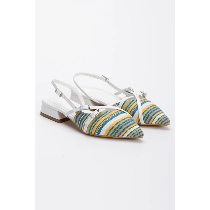 Kadın Beyaz Düz Topuklu Çapraz Toka Detaylı Rahat Babet Ayakkabı