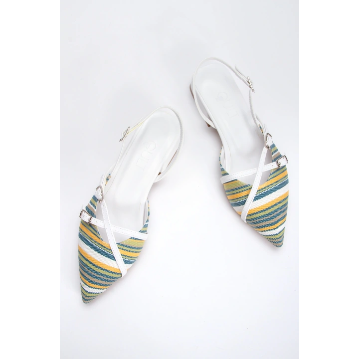 Kadın Beyaz Düz Topuklu Çapraz Toka Detaylı Rahat Babet Ayakkabı