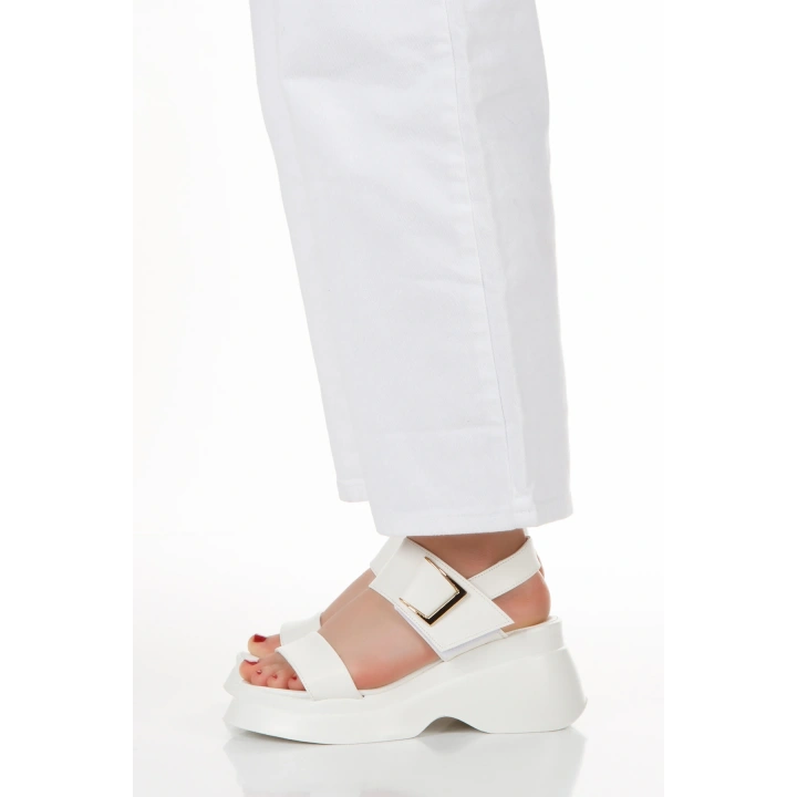 Kadın Beyaz Suni Deri CiltTek Bant Detaylı Cırt Cırtlı Dolgu Tabanlı Şık Yazlık Ayakkabı