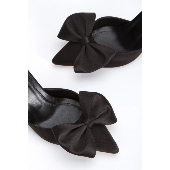 Kadın Siyah Saten Şık Fiyonklu Kısa İnce Topuklu Sivri Burunlu Şık Stiletto Ayakkabı