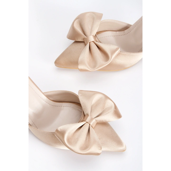 Kadın Ten Saten Şık Fiyonklu Kısa İnce Topuklu Sivri Burunlu Şık Stiletto Ayakkabı