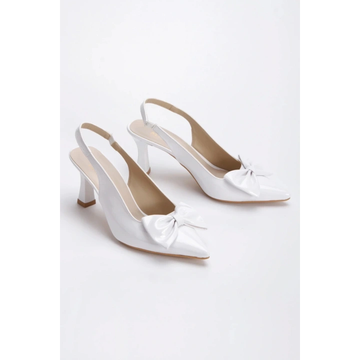 Kadın Beyaz Rugan Fiyonklu Kısa İnce Topuklu Sivri Burunlu Şık Stiletto Ayakkabı