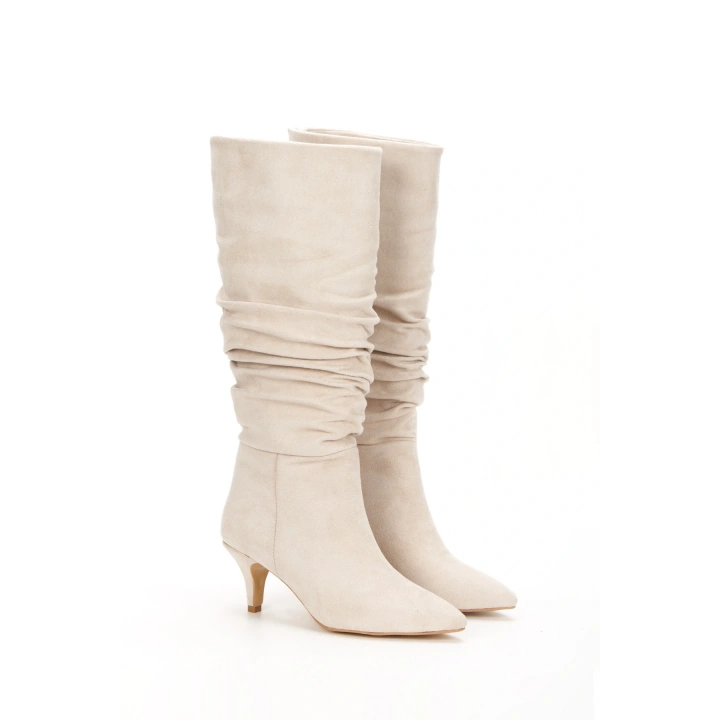 Kadın Bej Süet Sivri Burunlu İnce Topuklu Rahat Körüklü Çizme