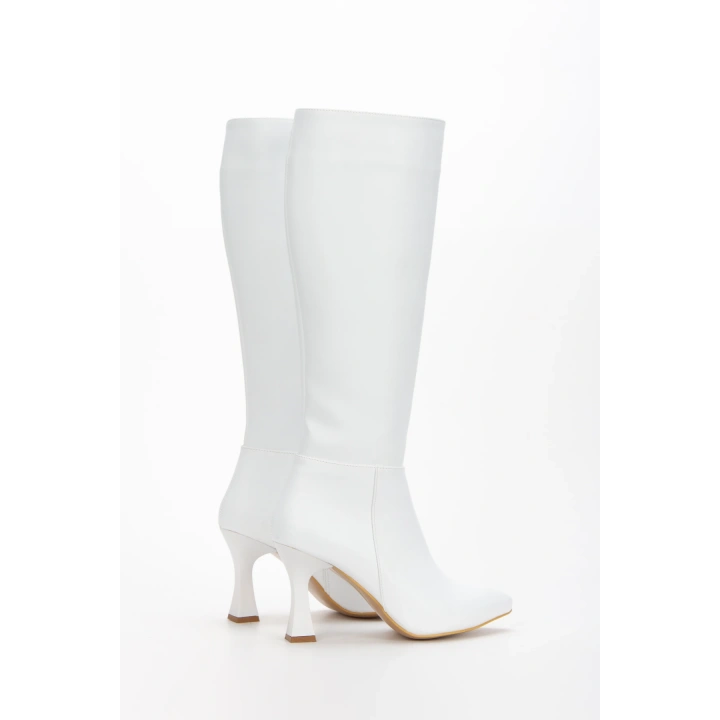Kadın Beyaz Suni Deri Cilt Sivri Burunlu İnce Topuklu Rahat Çizme