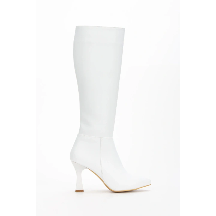 Kadın Beyaz Suni Deri Cilt Sivri Burunlu İnce Topuklu Rahat Çizme