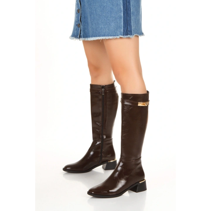 Kadın Kahverengi Rugan Sivri Burunlu Şık Toka Detaylı Rahat Çizme