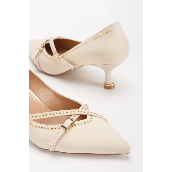 Kadın Bej Suni Deri Cilt 6 cm İnce Galvaniz Topuklu Şık Trok Detaylı Rahat Stiletto