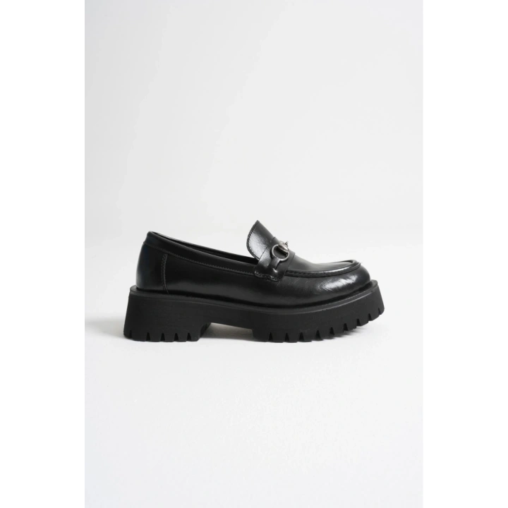 Kadın Siyah Suni Deri Cilt Şık Toka Detaylı Kalın Tabanlı Rahat Loafer Ayakkabı