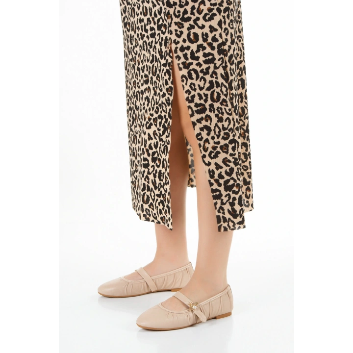 Kadın Bej Pileli Düz Topuklu Şık Toka Detaylı Rahat Babet Ayakkabı