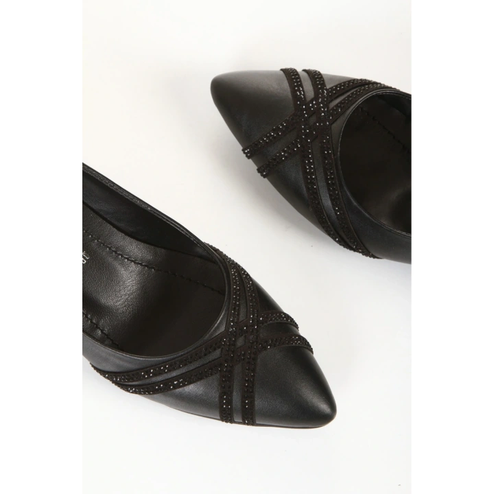 Kadın Siyah Suni Deri Cilt Sivri Burunlu Kısa Kalın Topuklu Şık Taş Detaylı Stiletto