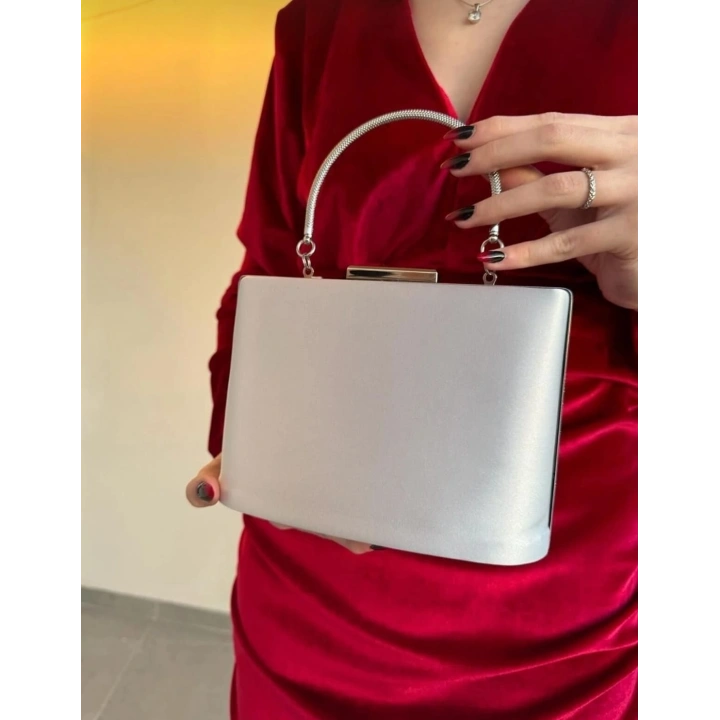 Kadın Gümüş Saten Abiye Portföy Zincir Askılı Abiye Çanta