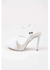 Kadın Beyaz Suni Deri Cilt Kelebek Toka Detaylı Bilekten Ayarlamalı Ince Topuklu Platformlu Ayakkabı