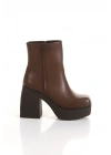 Kadın Kahverengi Suni Deri Cilt Küt Burunlu Yüksek Topuklu Sade Şık ve Rahat Bot