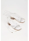 Kadın Beyaz Suni Deri Cilt Bilekten Bağlamalı Şık Taş Detaylı Şeffaf Kalın Topuklu Yazlık Sandalet