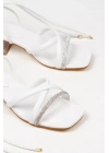 Kadın Beyaz Suni Deri Cilt Bilekten Bağlamalı Şık Taş Detaylı Şeffaf Kalın Topuklu Yazlık Sandalet