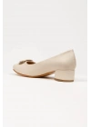 Kadın Bej-ten Suni Deri Cilt Stiletto 3 Cm Kısa Kalın Topuklu Şık Toka Detaylı Rahat Stiletto