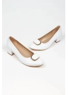 Kadın Beyaz Suni Deri Cilt Stiletto 3 cm Kısa Kalın Topuklu Şık Toka Detaylı Rahat Stiletto