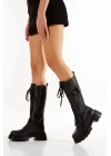Kadın Siyah Suni Deri Cilt Tırtık Tabanlı Bağcıklı ve Şık Kare Toka Detaylı Rahat Çizme